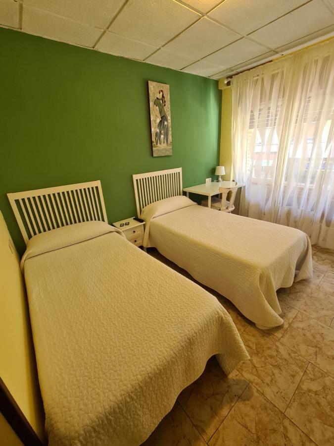 اوفيدو Hostal Foncalada الغرفة الصورة